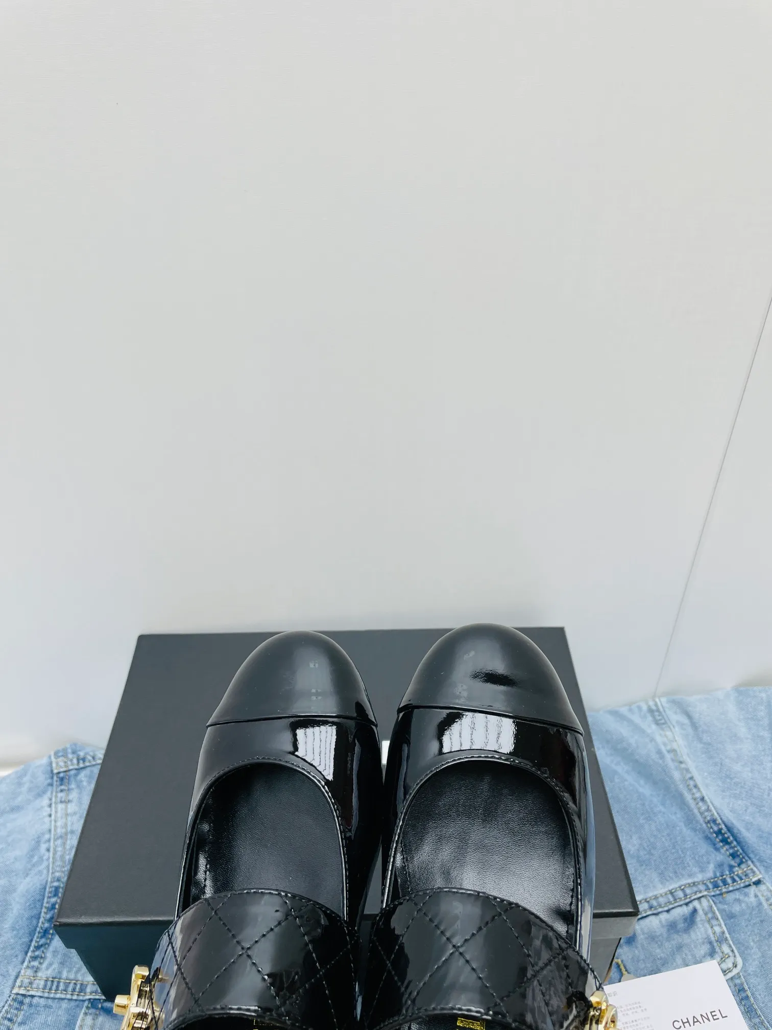 👟👟Ex-factory price 480👟👟 Hot new model CHANEl 2023s Chanel classic rhombus Mary Jane shoes Celebrity favorite of Internet celebrities Xiaohongshu highly recommends this year's latest popular outfits A popular element you must not miss Personalized rust rhombus belt Elastic band and movable rotating metal buckle design suitable for any foot Soft lambskin lining Comfortable to wear and absorb sweat Fabric: Patent leather Lining: Sheepskin lining Outsole: Genuine leather outsole + electroplated heel Heel height: 3CM Code number: 35-40 (40 customized items are not returnable)